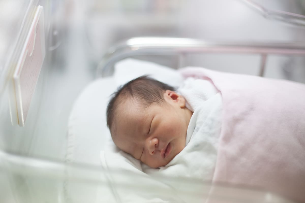 chăm sóc trẻ sơ sinh 1 tuần tuổi
