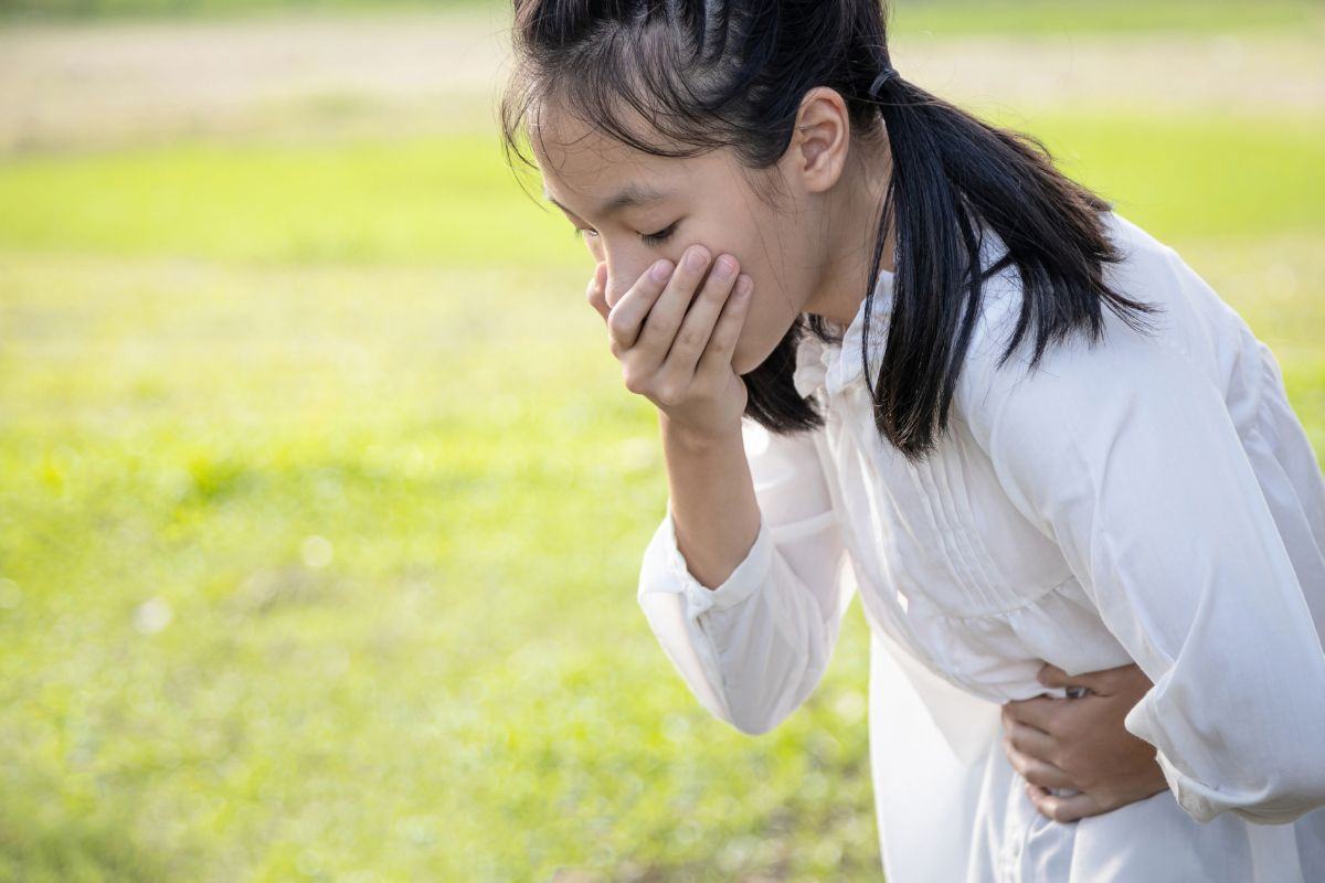 Trẻ nôn ói bóng thối