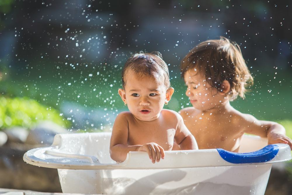 Cách chọn chậu tắm cho bé