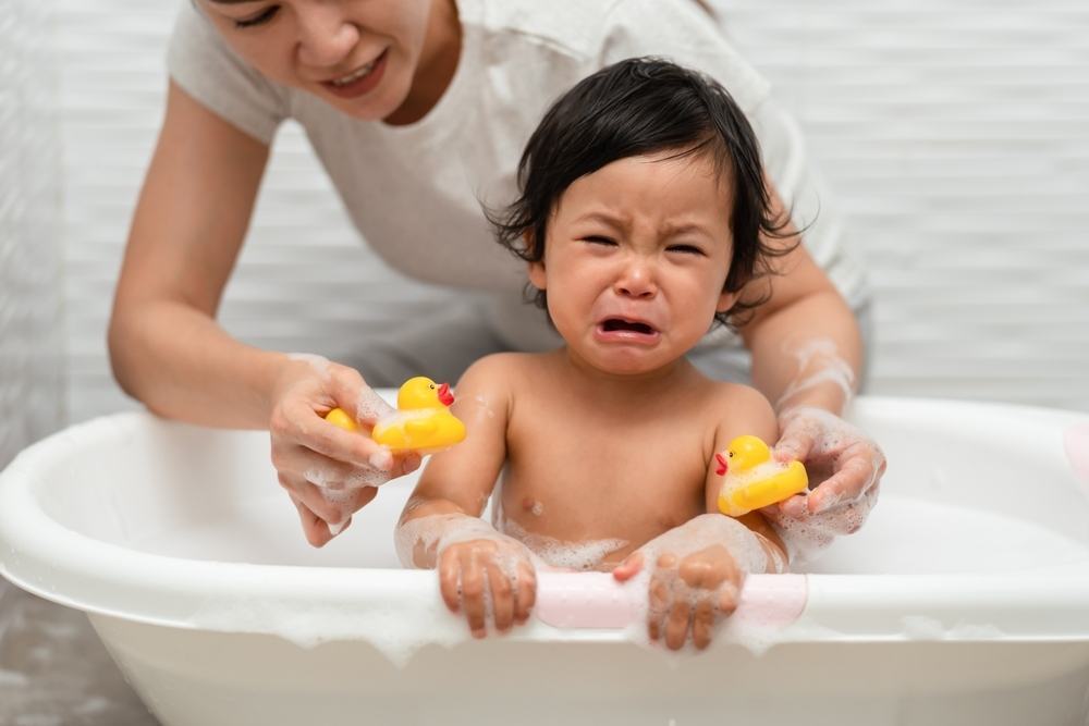 dấu hiệu trẻ không thích sử dụng chậu tắm cho bé dấu hiệu trẻ không thích dùng chậu tắm cho bé
