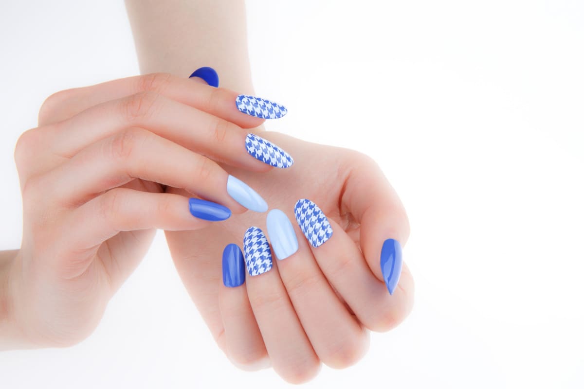 20+ mẫu nail màu xanh dương cho nàng đi biển cực xinh 61 20+ mẫu nail màu xanh dương cho nàng đi biển cực xinh 28