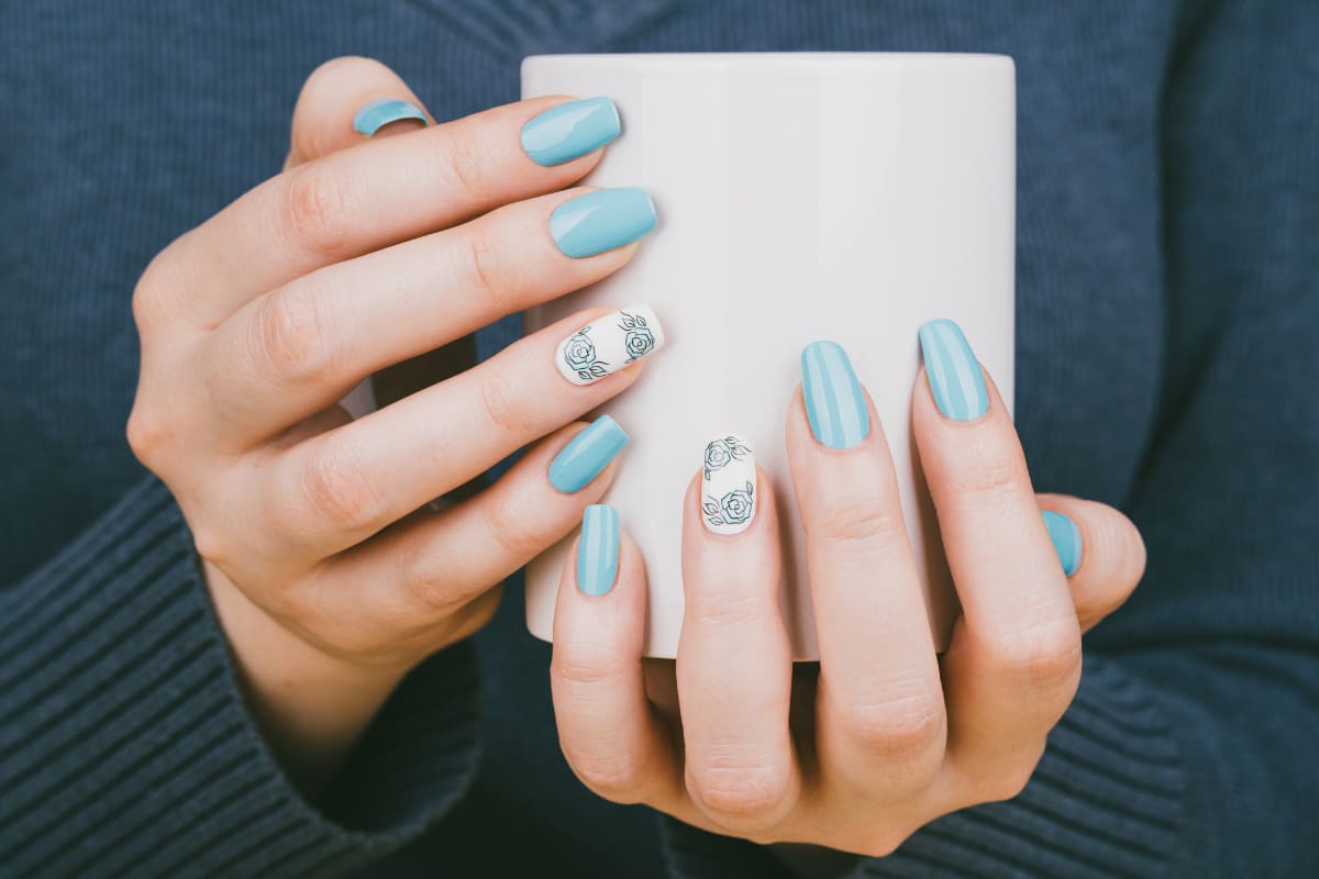20+ mẫu nail màu xanh dương cho nàng đi biển cực xinh 62 20+ mẫu nail màu xanh dương cho nàng đi biển cực xinh 29