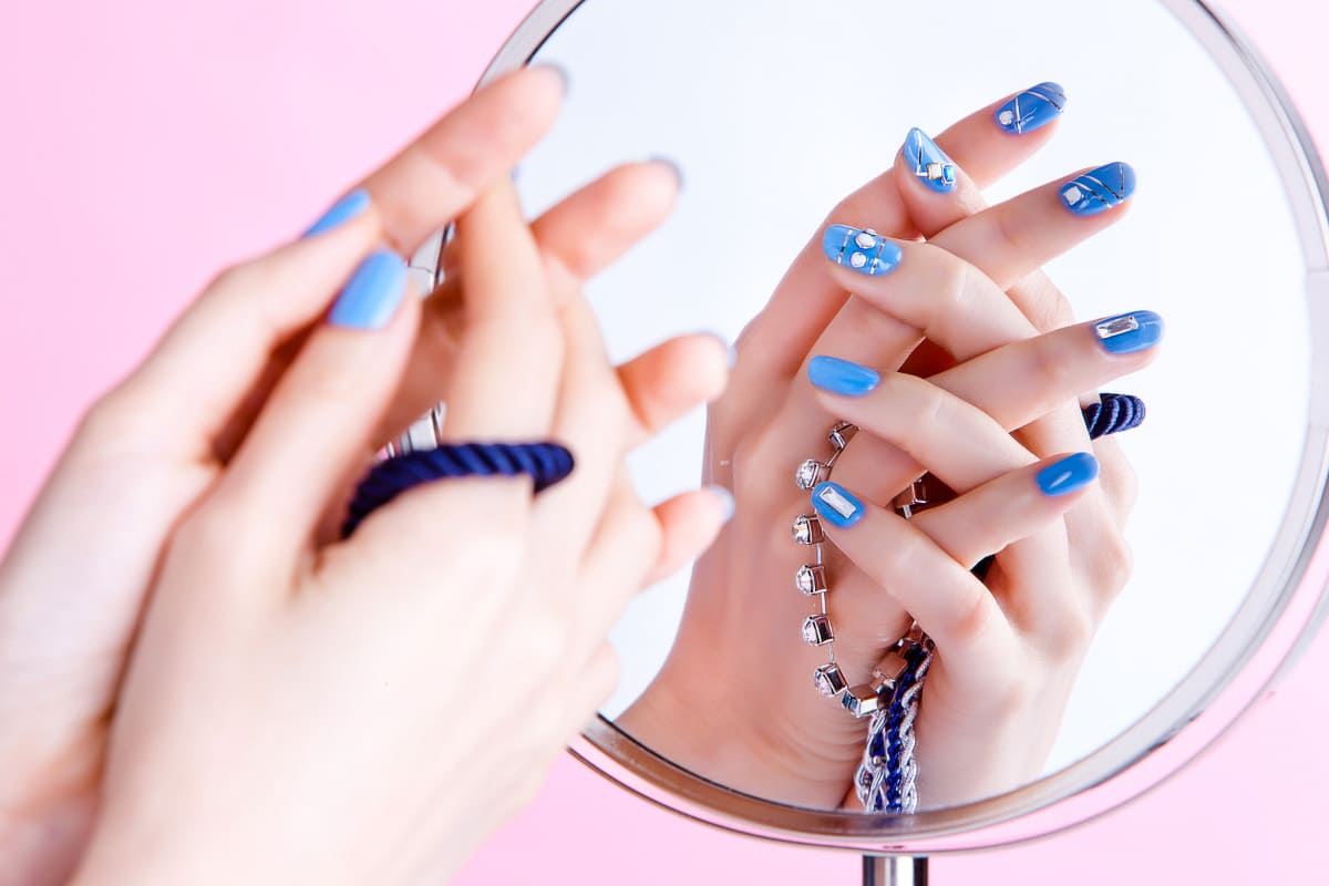 20+ mẫu nail màu xanh dương cho nàng đi biển cực xinh 63 20+ mẫu nail màu xanh dương cho nàng đi biển cực xinh 30