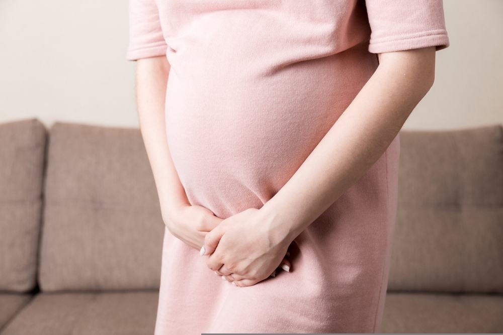 mẹ bầu bị táo bón có nên rặn