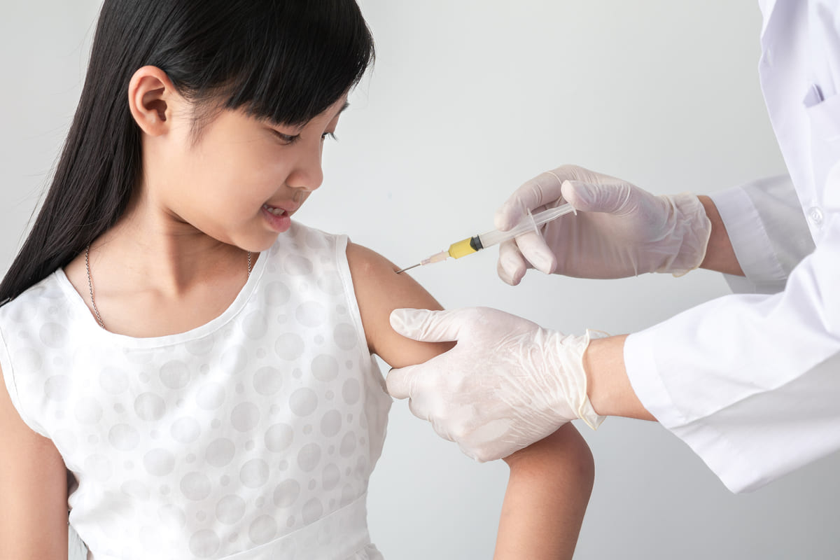 Bé gái bao nhiêu tuổi được tiêm phòng ung thư cổ tử cung? 36 bao nhiêu tuổi được tiêm phòng ung thư cổ tử cung
