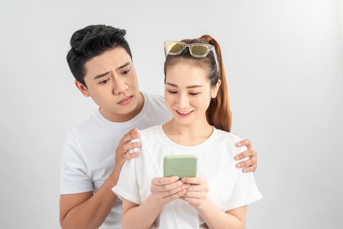 xử lý khi chồng ghen tuông quá mức