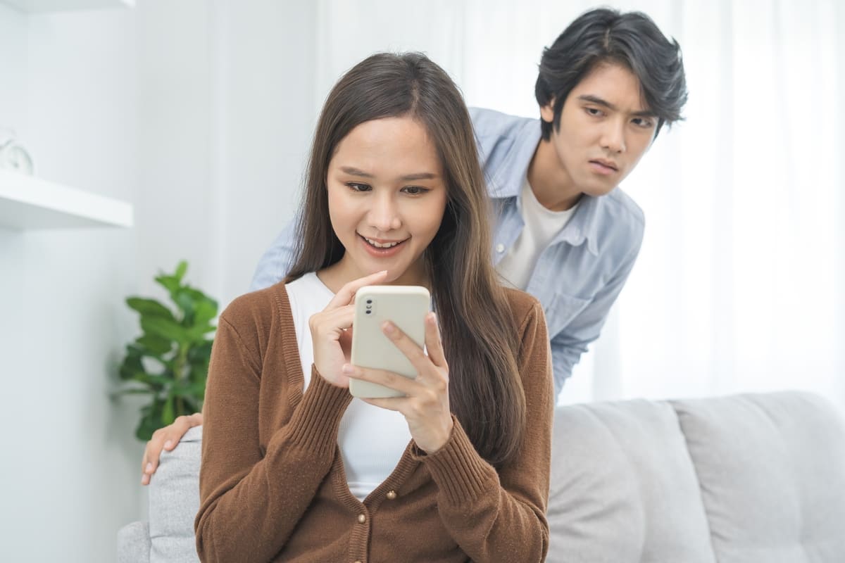 chồng ghen tuông quá mức