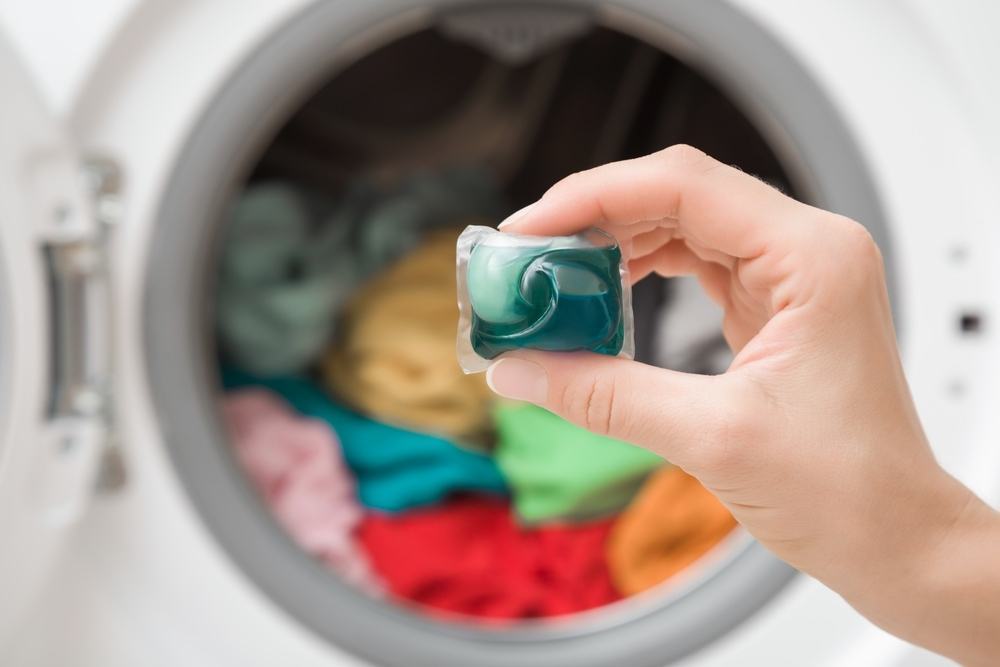 cách dùng viên giặt quần áo