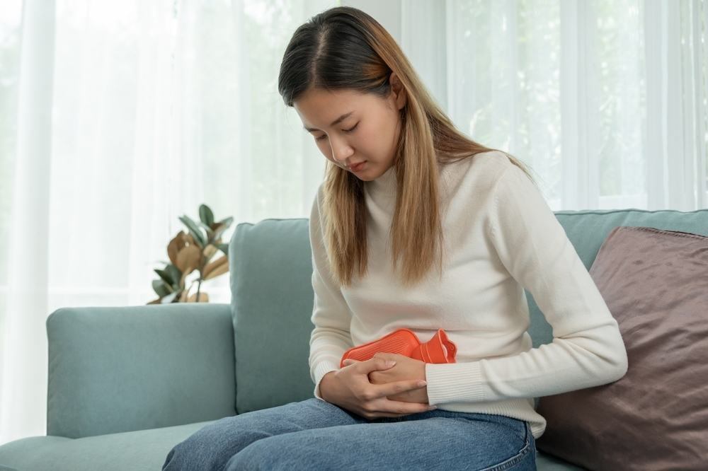 cách làm giảm đau bụng kinh ngay lập tức là chườm ấm vùng bụng dưới cách làm giảm đau bụng kinh ngay lập tức là chườm ấm bụng dưới