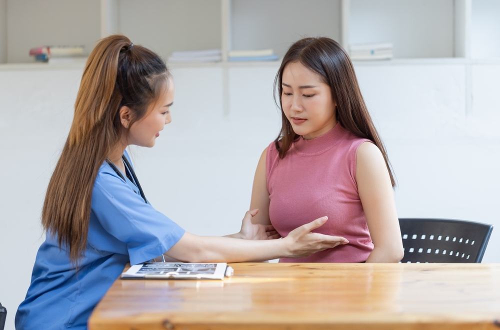 cách làm tan cục sữa tắc là nên đi khám