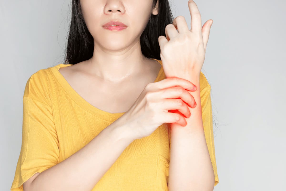 Ngủ dậy bị tê tay: Nguyên nhân do đâu và có nguy hiểm không? 38 dấu hiệu ngủ dậy bị tê tay nguy hiểm