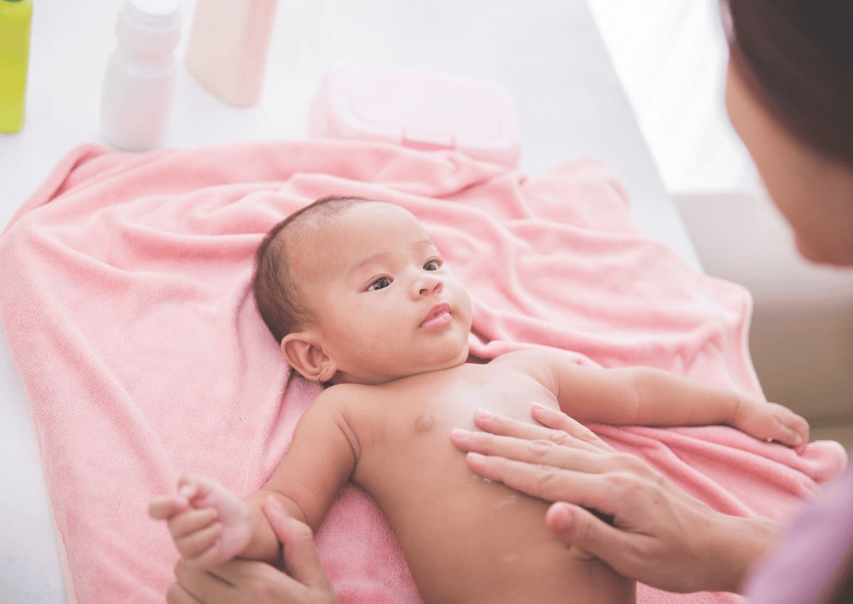 Mách ba mẹ cách chăm sóc da cho bé theo từng mùa chuẩn chuyên gia 39 cách chăm sóc da cho bé mùa hè
