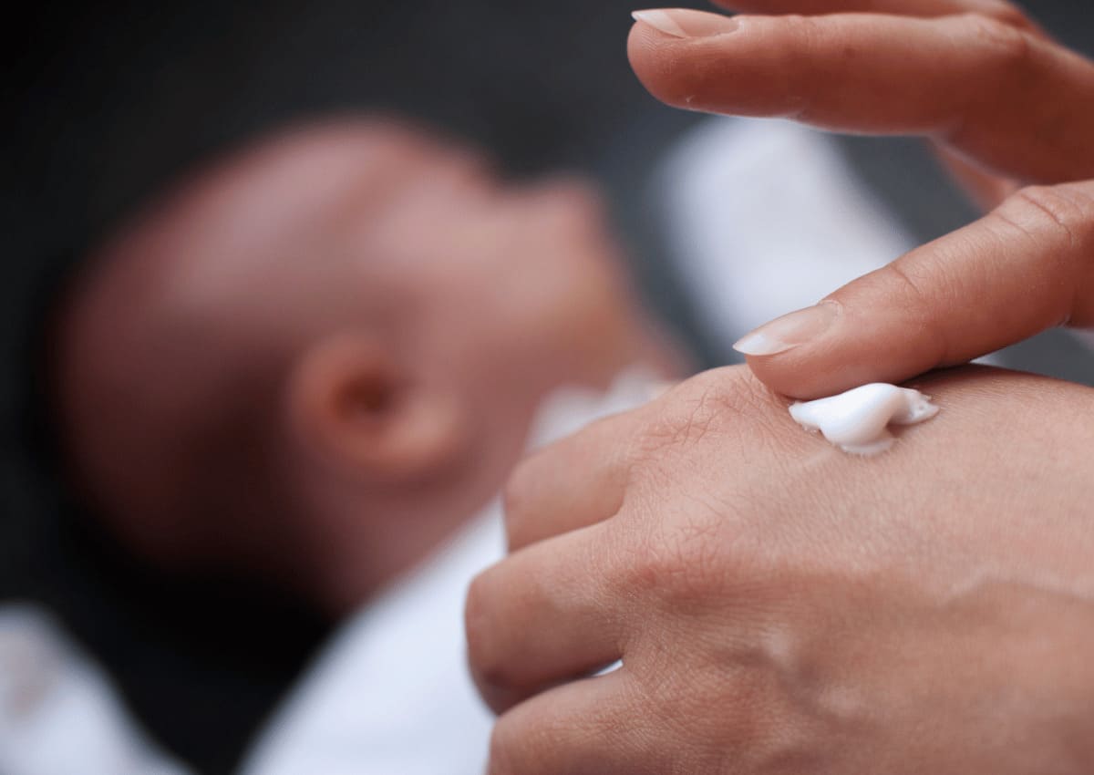 Mách ba mẹ cách chăm sóc da cho bé theo từng mùa chuẩn chuyên gia 38 cách chăm sóc da cho bé mùa lạnh