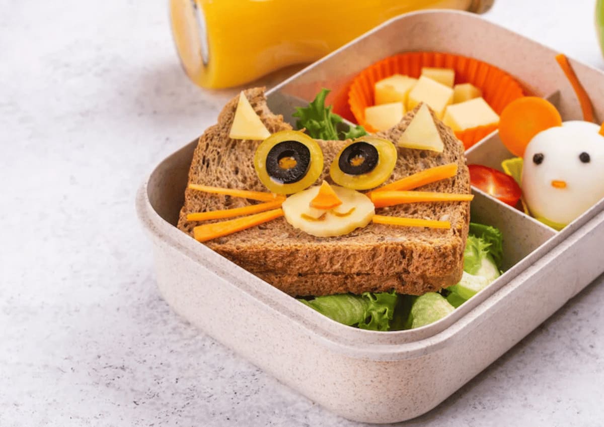 20+ kiểu trang trí hộp cơm bento sẵn sàng cho bé trở lại trường học! 33