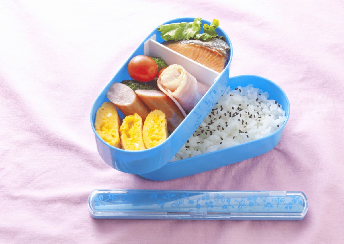 20+ kiểu trang trí hộp cơm bento sẵn sàng cho bé trở lại trường học! 28