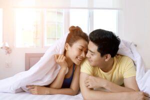 Hôn nhân hạnh phúc ấn bụng dưới khi quan hệ