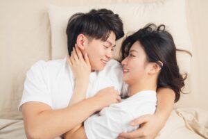Giữ lửa hôn nhân ấn bụng dưới khi quan hệ