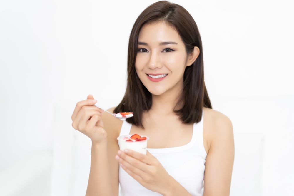 ăn sữa chua buổi tối giúp kiểm soát cân nặng ăn sữa chua buổi tối giúp kiểm soát tốt cân nặng