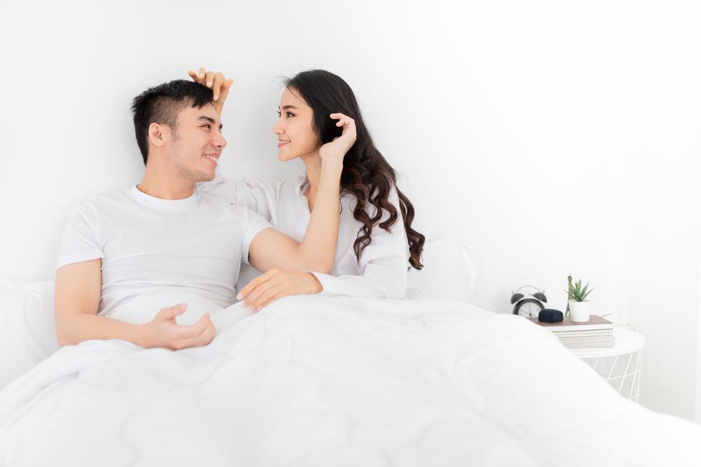 Cách làm cho chồng nghiện vợ là vuốt nhẹ mái tóc chồng Cách làm cho chồng nghiện vợ là vuốt nhẹ mái tóc chàng