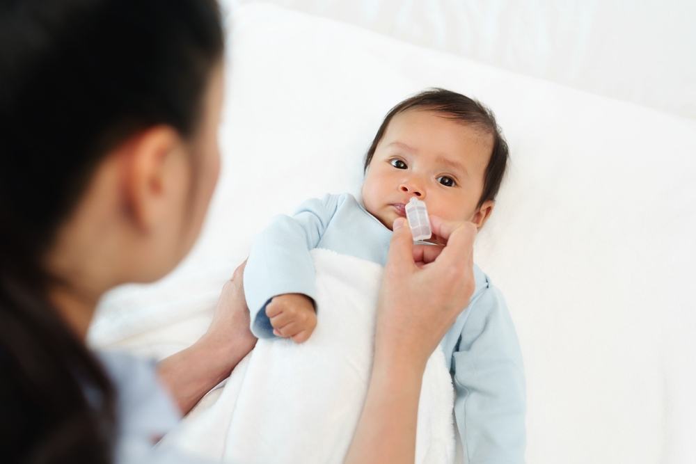 mẹo dân gian chữa nghẹt mũi cho trẻ sơ sinh bằng cách rửa mũi cho trẻ mẹo dân gian chữa nghẹt mũi cho trẻ sơ sinh bằng cách rửa mũi cho bé