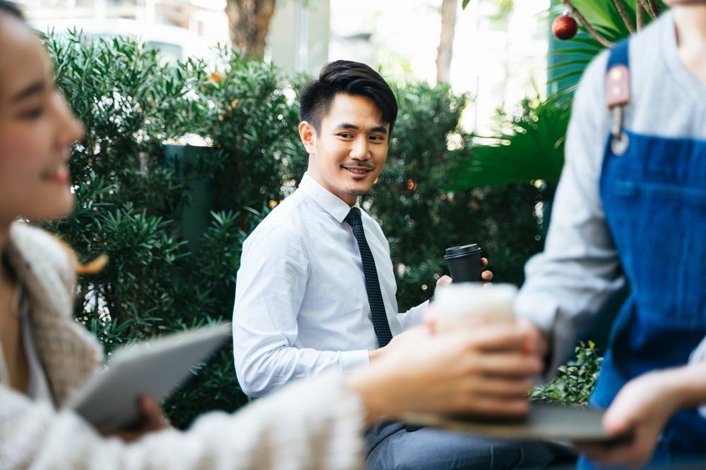 5 dấu hiệu đụng chạm nếu con trai thích bạn là chủ động quan tâm bạn 5 dấu hiệu đụng chạm nếu con trai thích bạn là luôn chủ động quan tâm bạn