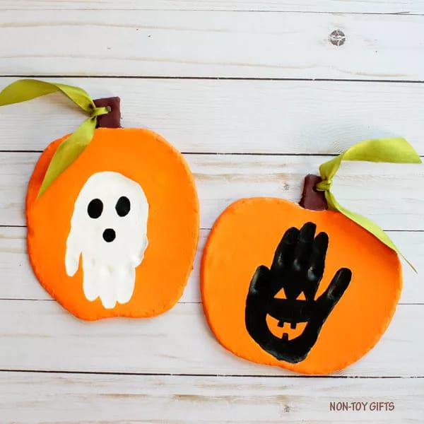 14 đồ thủ công Halloween dễ làm cho trẻ mới biết đi và trẻ mẫu giáo 58 làm đồ thủ công halloween từ đất sét