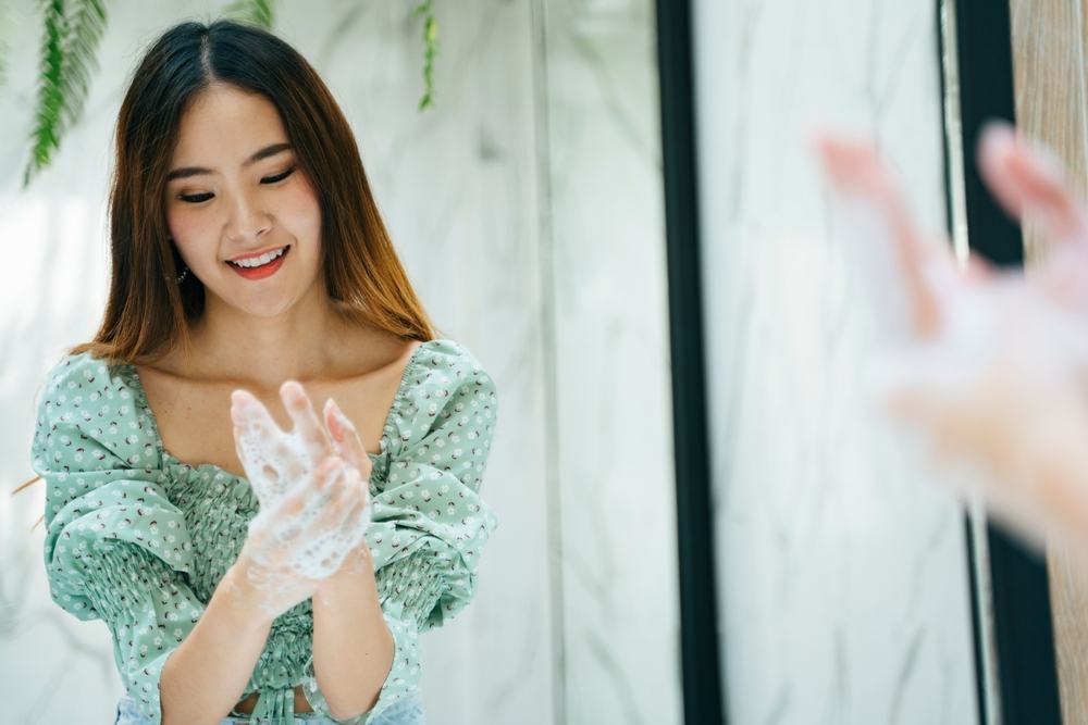 dưỡng da tay bằng việc làm sạch thường xuyên đúng cách dưỡng da tay bằng cách làm sạch thường xuyên đúng cách