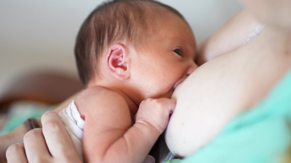 nâng ngực có cho con bú được không và cách cho trẻ bú đúng chuẩn nâng ngực có cho con bú được không và cách cho trẻ bú đúng cách