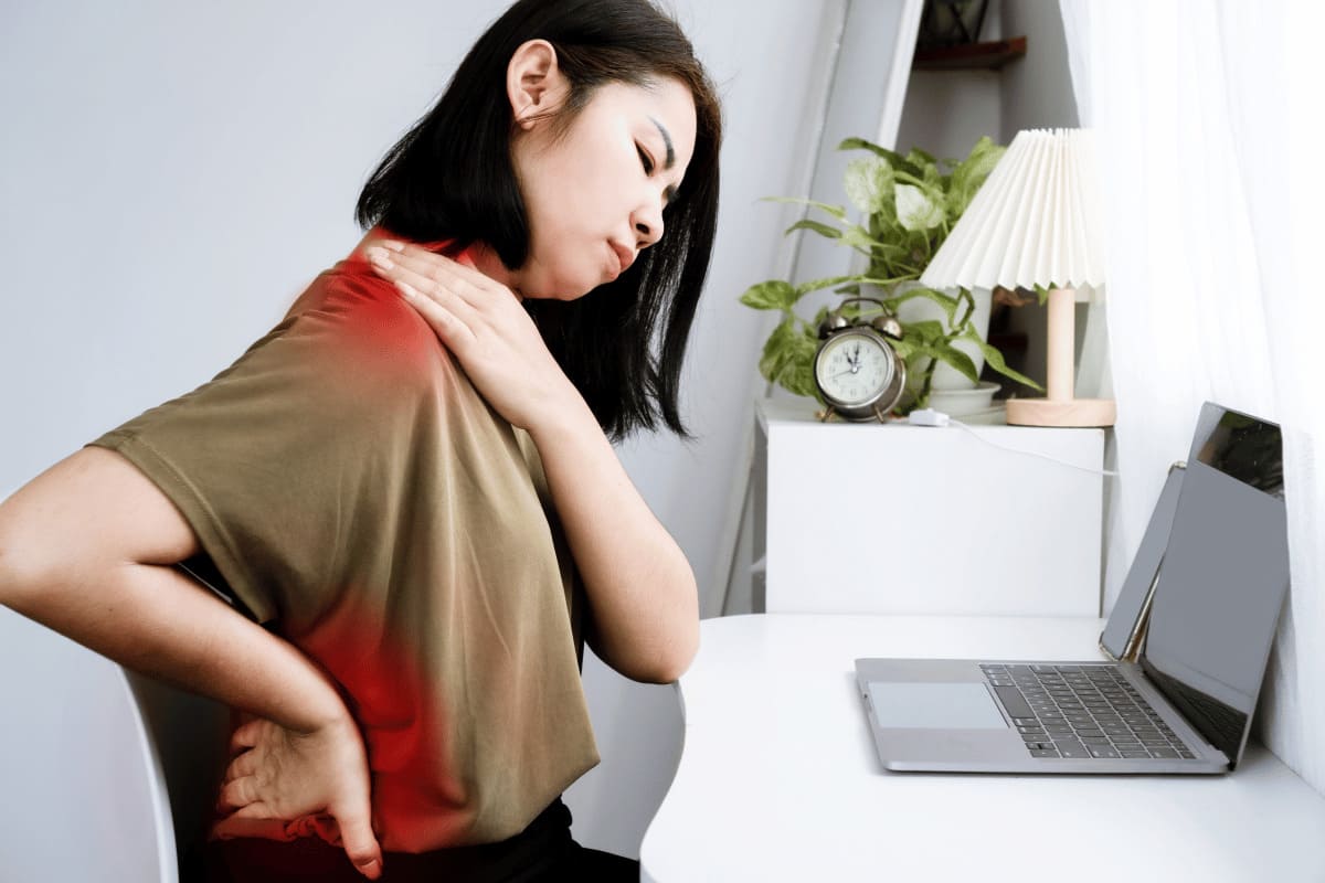 Tech Neck và bí quyết giúp dân văn phòng hạn chế ảnh hưởng của bệnh này! 35 tech neck