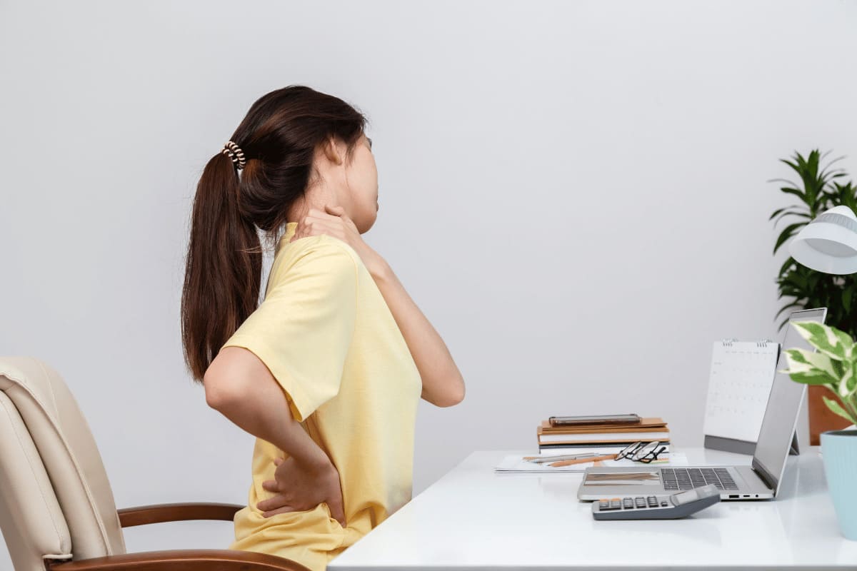 Tech Neck và bí quyết giúp dân văn phòng hạn chế ảnh hưởng của bệnh này! 37 bài tập giãn cơ