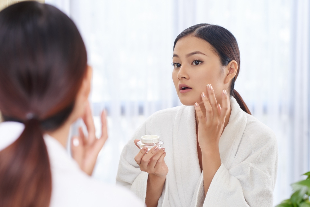 các bước trang điểm cơ bản gồm bước dưỡng ẩm các bước trang điểm cơ bản gồm dưỡng ẩm