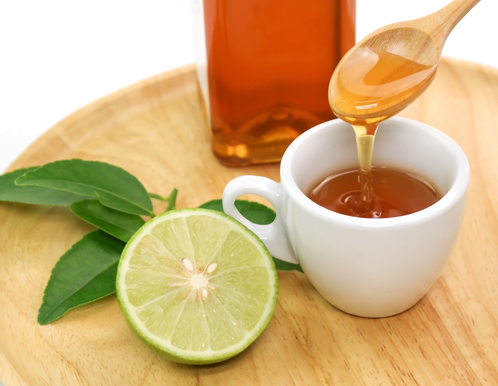 cách làm môi hết thâm sau 1 đêm cùng mật ong cách làm môi hết thâm sau 1 đêm với mật ong