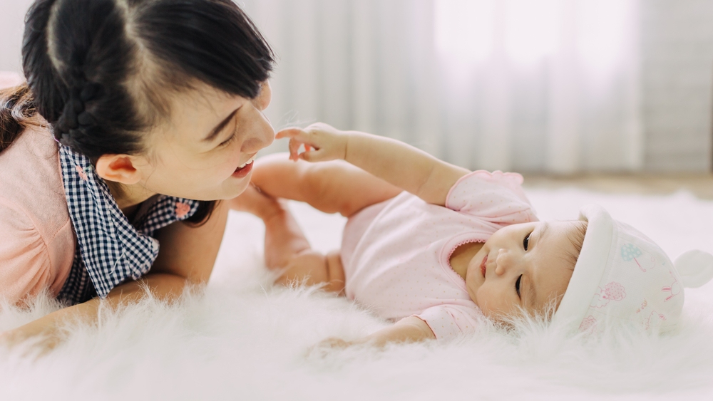 mách mẹ cách dạy trẻ 4 tháng tuổi thông minh mách bạn cách dạy trẻ 4 tháng tuổi thông minh