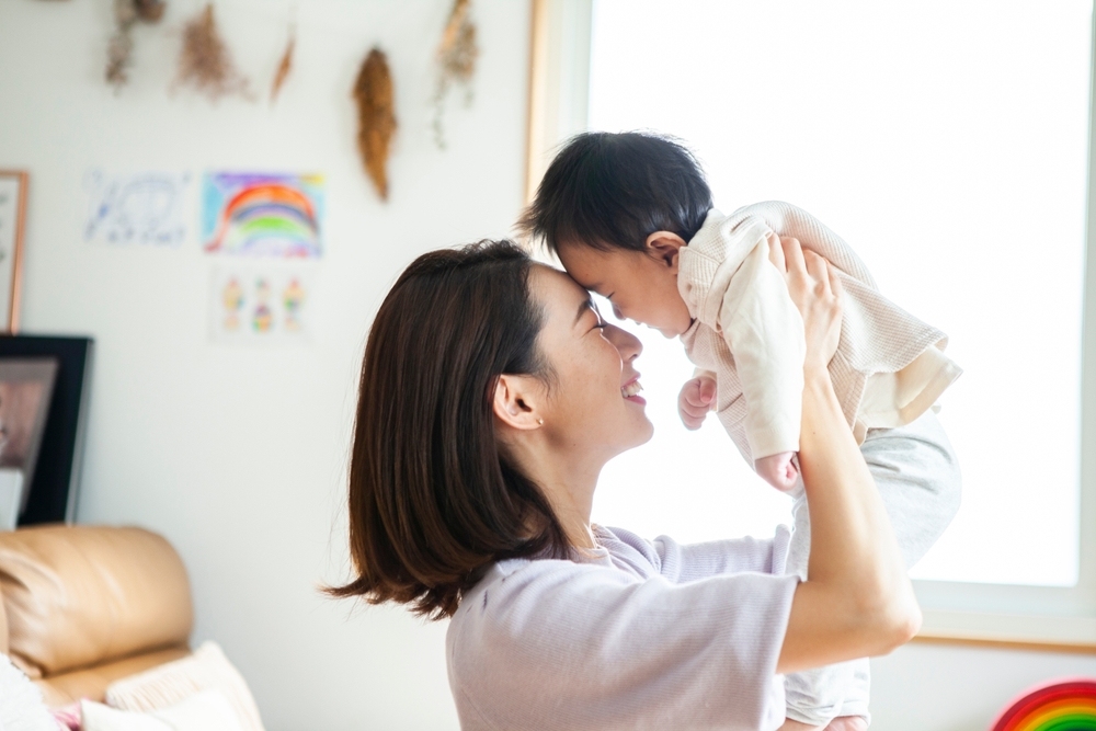 dạy trẻ 4 tháng tuổi thông minh bằng cách giao tiếp với bé thường xuyên dạy trẻ 4 tháng tuổi thông minh bằng cách thường xuyên giao tiếp với bé