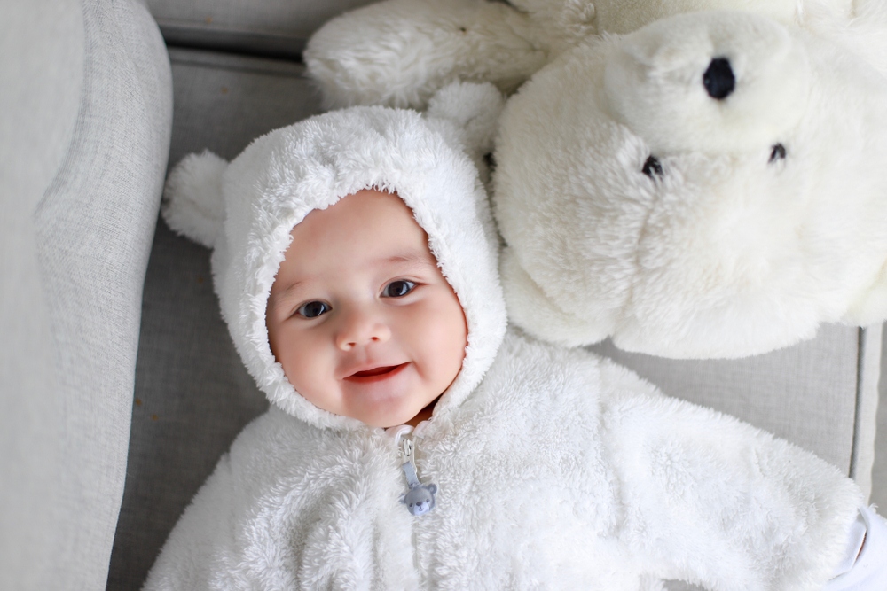 khi nào mắt trẻ sơ sinh rõ 2 mí​