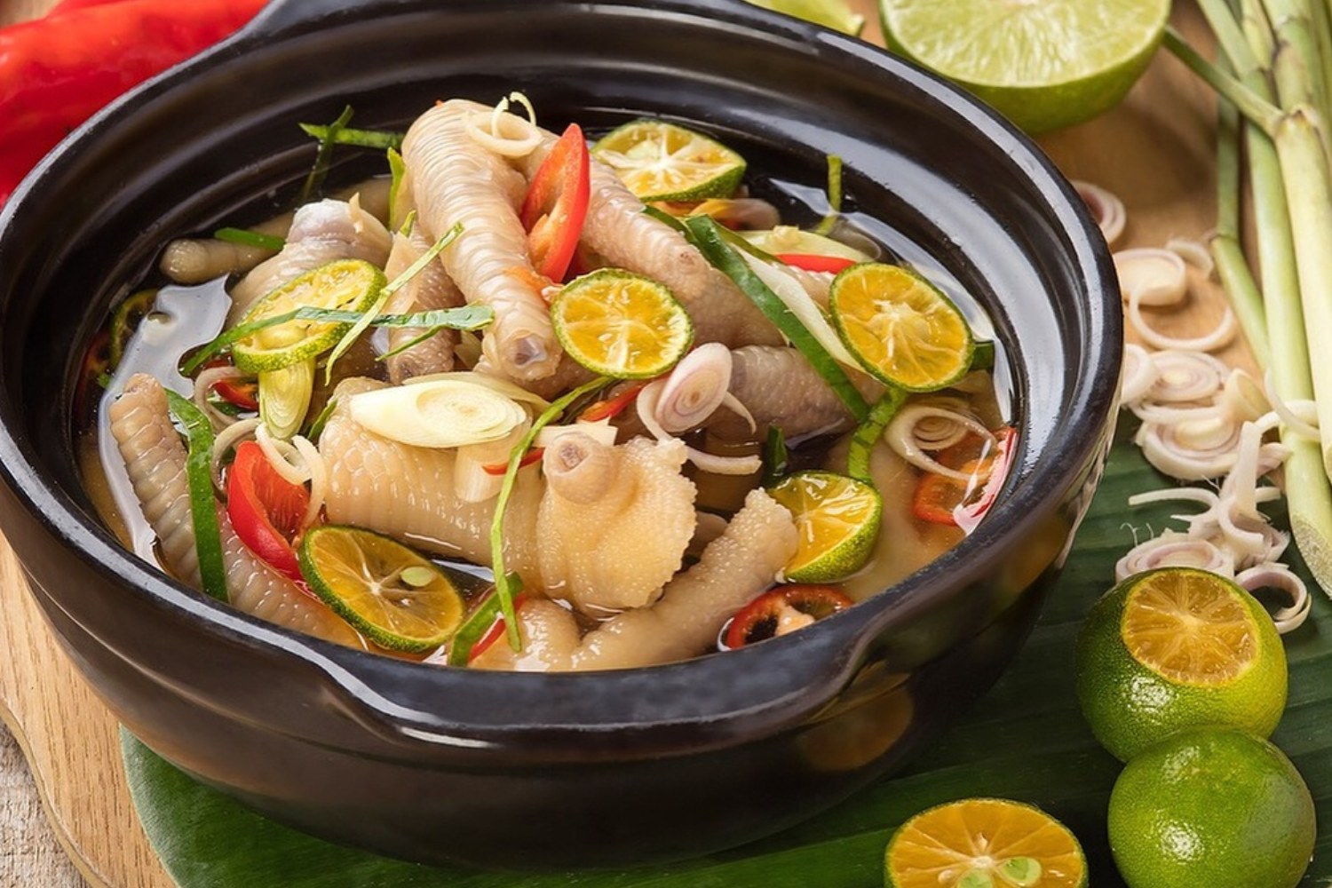 biến tấu cách làm chân gà ngâm sả tắc hấp dẫn biến tấu cách làm chân gà ngâm sả tắc