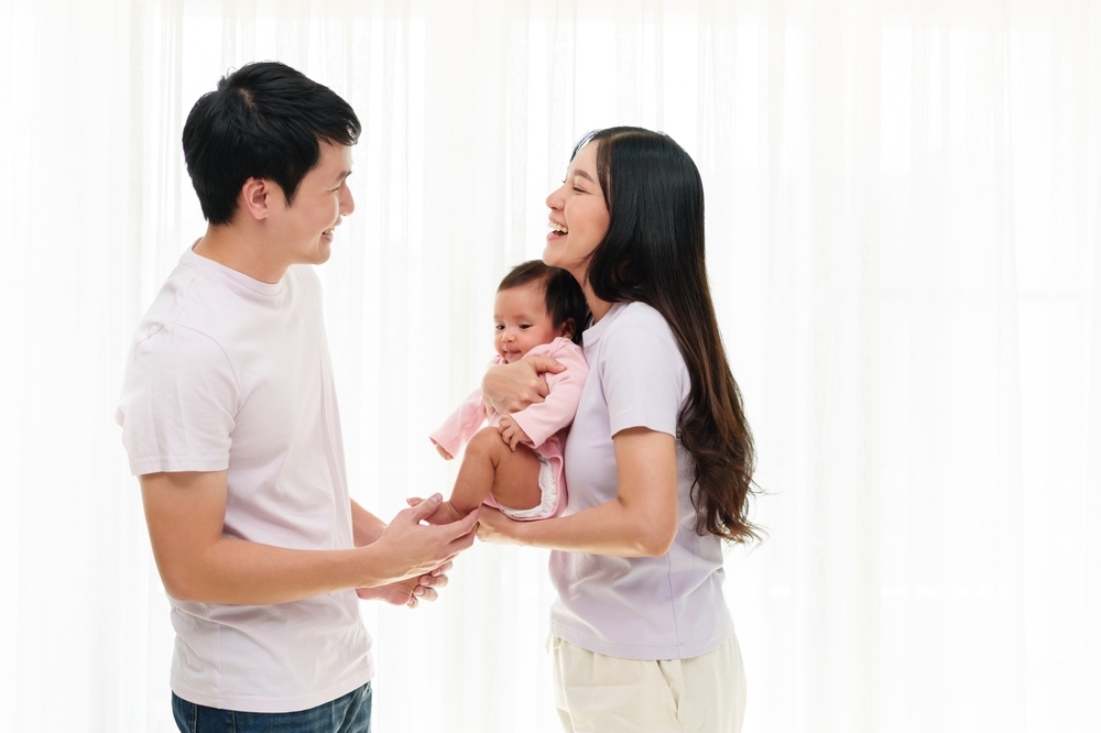 trẻ 3 tháng tuổi bế ngồi được chưa​