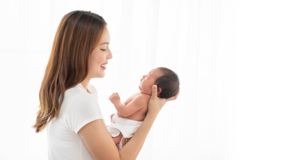 trẻ 3 tháng tuổi bế ngồi được chưa và cách bế trẻ 3 tháng tuổi đúng cách cho người lần đầu làm mẹ trẻ 3 tháng tuổi bế ngồi được chưa và cách bế bé 3 tháng tuổi đúng cách cho người lần đầu làm mẹ
