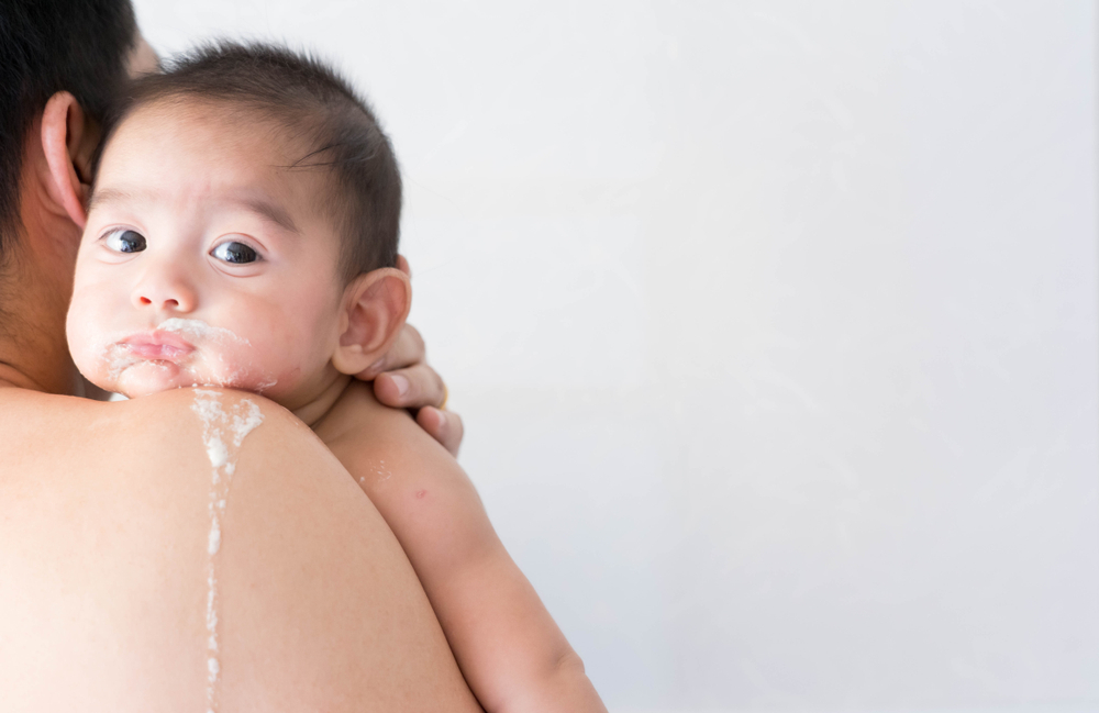 Cho trẻ sơ sinh 1 tháng tuổi bú sai cách Cho trẻ sơ sinh 1 tháng tuổi bú không đúng cách
