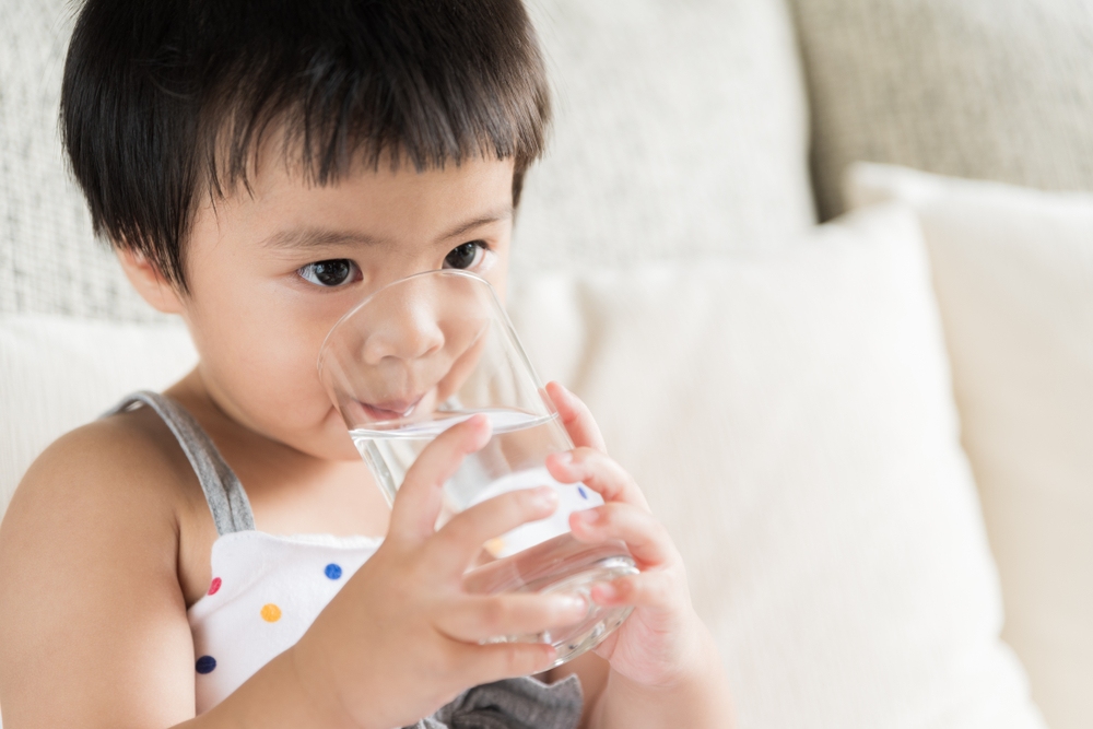 sai lầm của cha mẹ đối với tình trạng trẻ ăn ngậm lâu sai lầm của ba mẹ đối với tình trạng trẻ ăn ngậm lâu