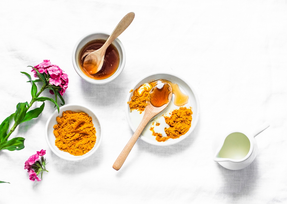 cách trị nám gò má tại nhà cùng mặt nạ nghệ và mật ong cách trị nám gò má tại nhà với mặt nạ nghệ và mật ong