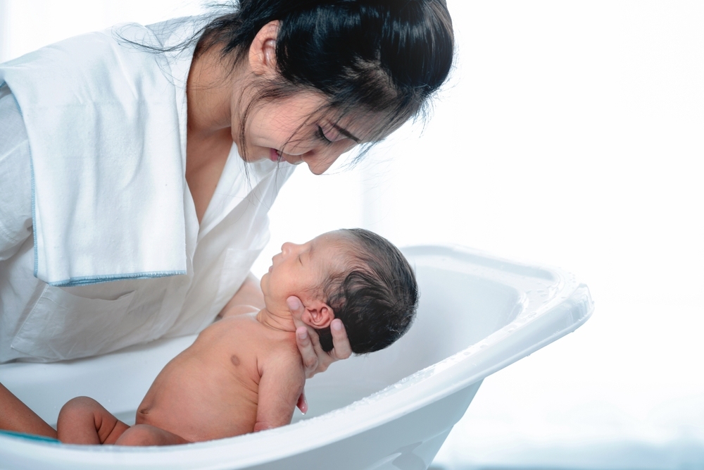 trẻ sơ sinh có nên tắm hàng ngày không​