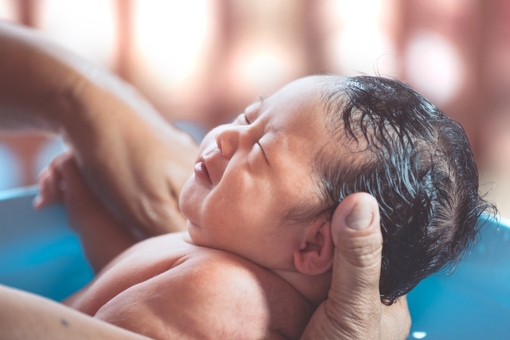 trẻ sơ sinh có nên tắm hàng ngày không và hướng dẫn tắm đúng cách và lịch tắm phù hợp cho con trẻ sơ sinh có nên tắm hàng ngày không và hướng dẫn tắm đúng cách và lịch tắm phù hợp cho trẻ sơ sinh