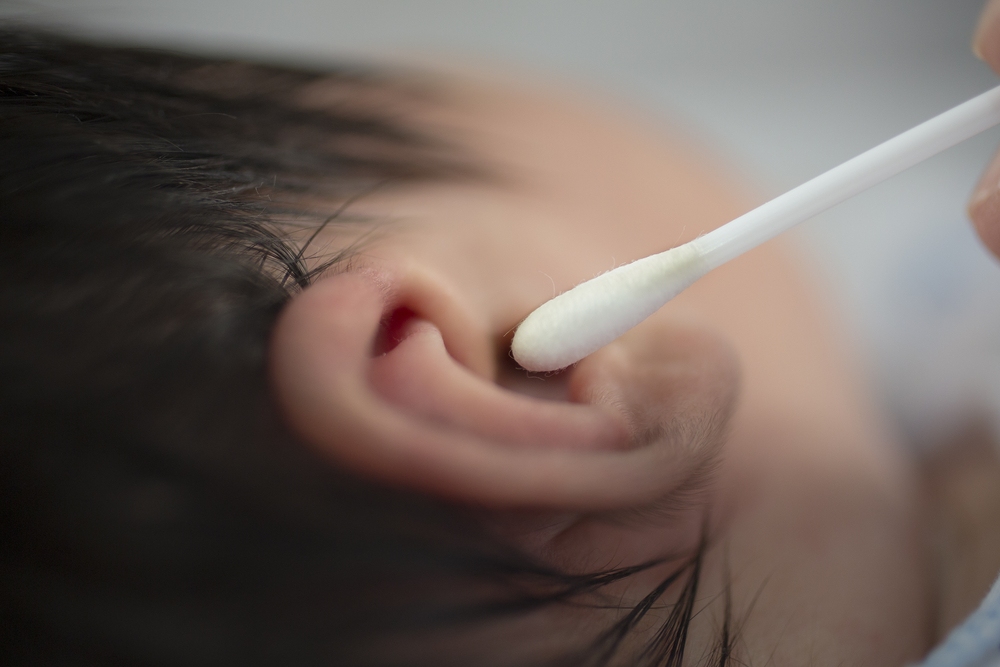 có nên lấy ráy tai cho trẻ sơ sinh và khám phá về ráy tai ở trẻ sơ sinh có nên lấy ráy tai cho trẻ sơ sinh và tìm hiểu về ráy tai ở trẻ sơ sinh