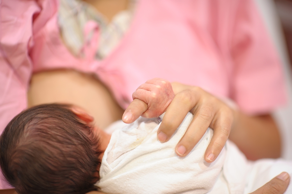 bí quyết giúp trẻ sinh non tăng cân nhanh là cho trẻ bú thường xuyên và đúng cữ cách giúp trẻ sinh non tăng cân nhanh là cho trẻ bú thường xuyên và đúng cữ