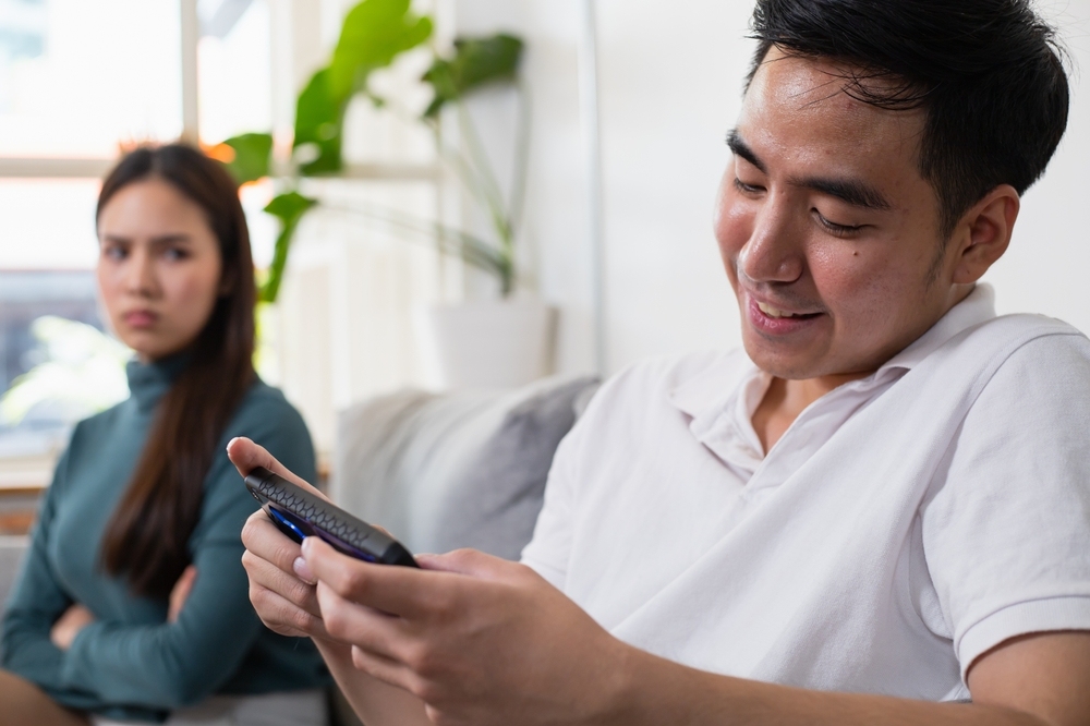 những biểu hiện của đàn ông lừa tình qua thái độ trong tình yêu Biểu hiện của đàn ông lừa tình qua thái độ trong tình yêu