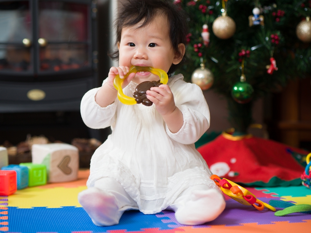 những nguy cơ và lưu ý khi sử dụng vòng hổ phách cho bé Nguy cơ và lưu ý khi sử dụng vòng hổ phách cho bé