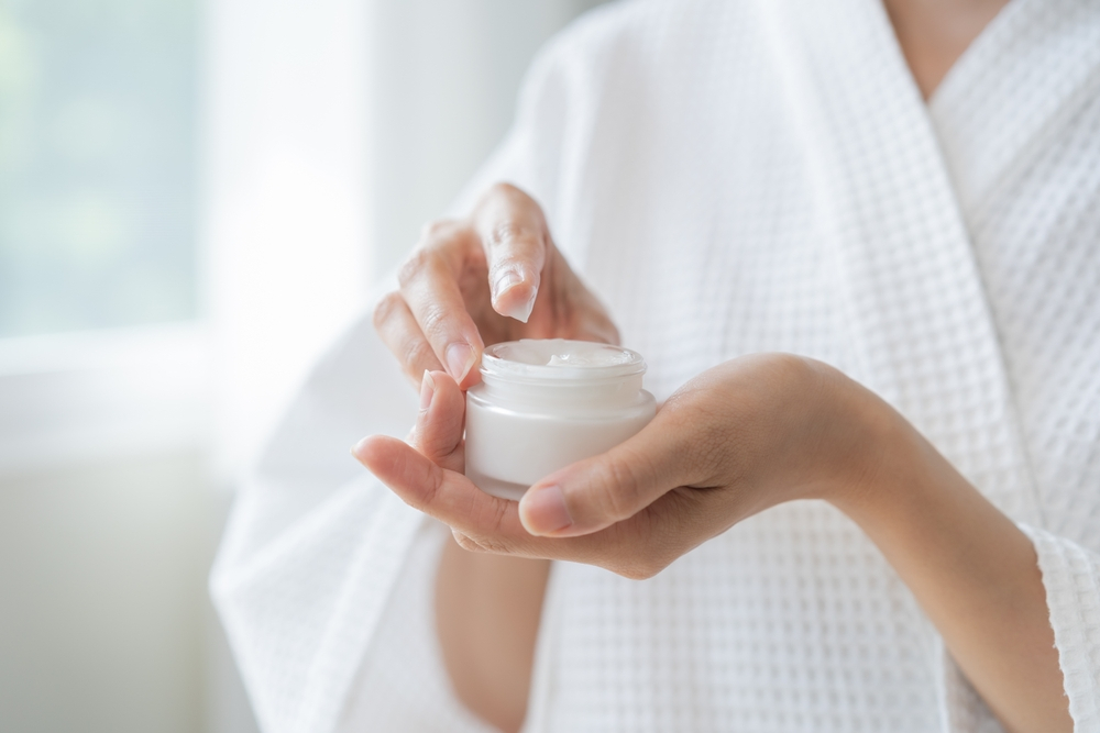 nên dùng serum vitamin c vào lúc nào và cách dùng đúng chuẩn nên dùng serum vitamin c vào lúc nào và cách dùng đúng