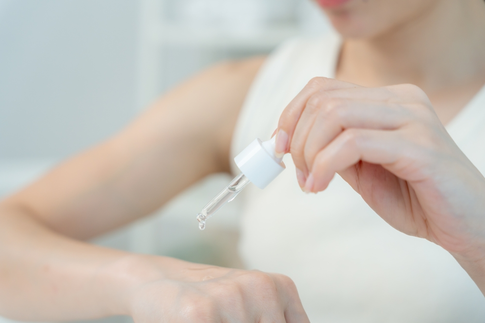 nên dùng serum vitamin c vào lúc nào và lưu ý khi sử dụng nên dùng serum vitamin c vào lúc nào và lưu ý khi dùng