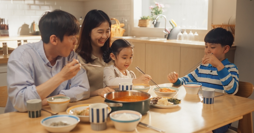 bữa cơm gia đình đơn giản​ với nguyên liệu tươi và dễ chế biến